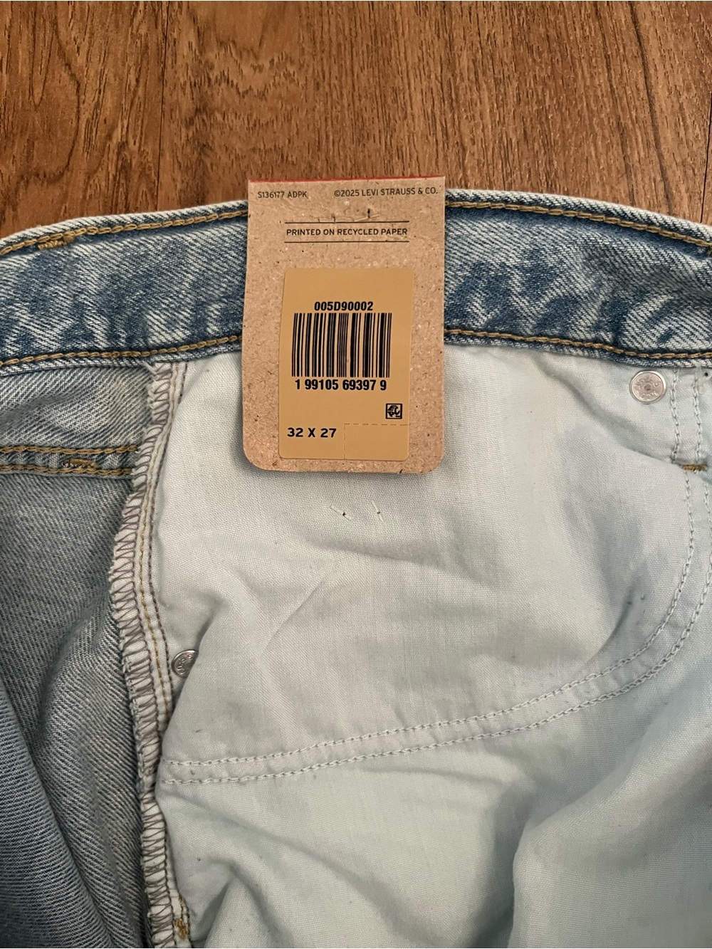 NWT Levi’s Middy Wide Leg Ankle Lightweight Jeans - Picture 13 of 13